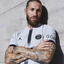Les stars du Paris Saint-Germain s'associent pour dévoiler leur maillot extérieur